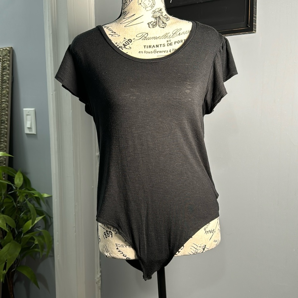 Aerie Scoop Neck Black Ruffle Short Sleeve Comfy Soft Bodysuit L